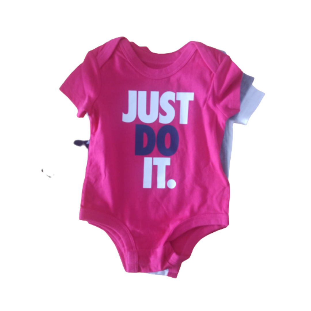 Set 3 salopete body bebelusi roz Nike Just Do It Bodysuit fetite