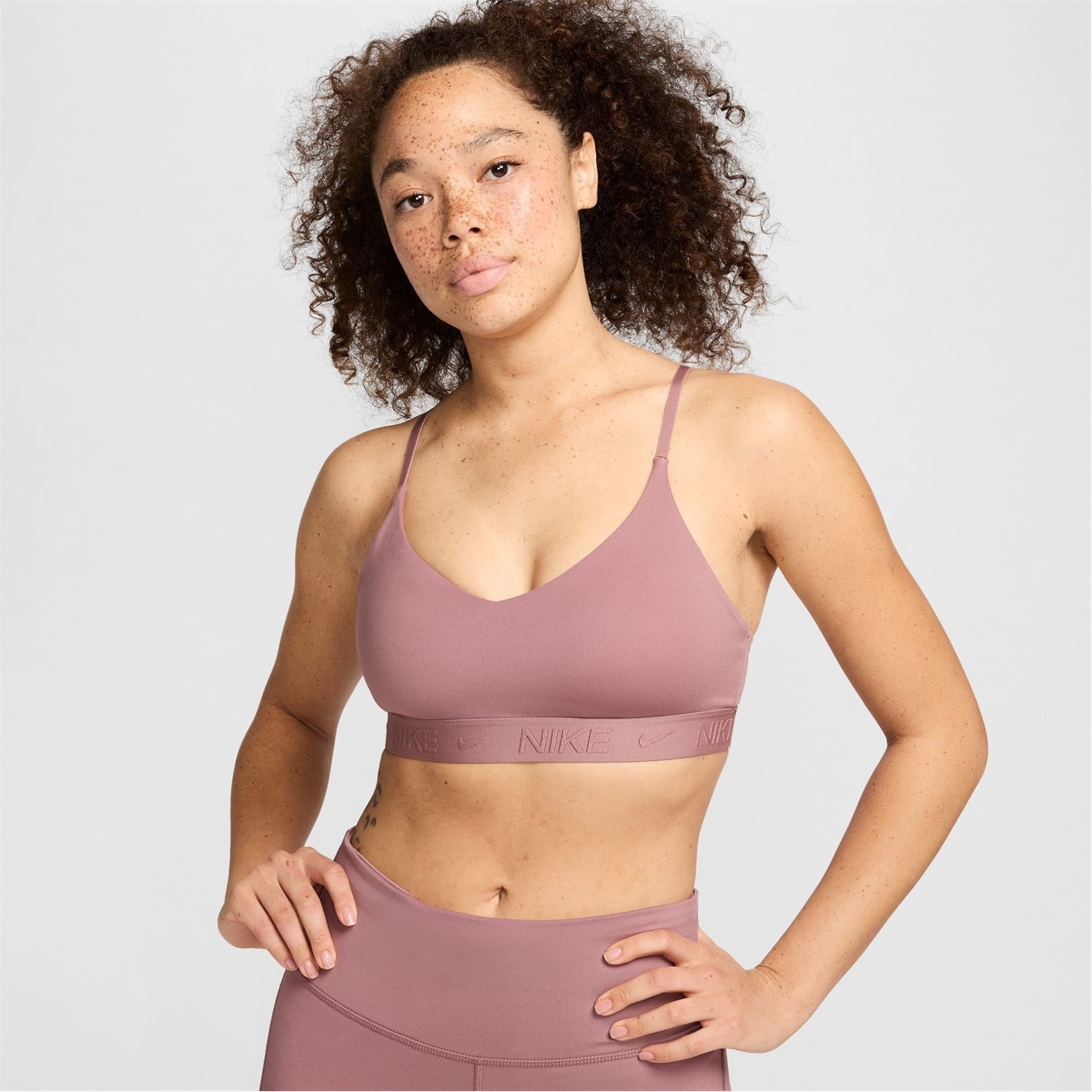 Nike Indy Light-Support Logo Sports Bra dama