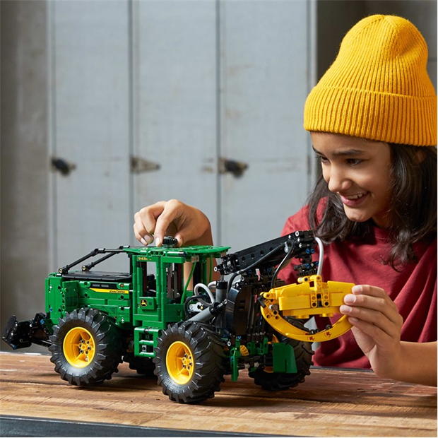 LEGO LEGO 42157 Technic JD 948L-2 Skidder