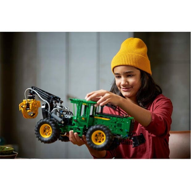 LEGO LEGO 42157 Technic JD 948L-2 Skidder