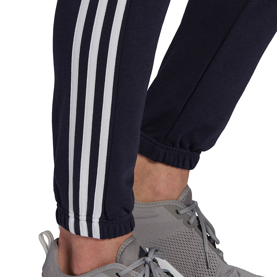 Pantalon Pantalon Men's
 adidas Essentials Tapered Elastic Cuff 3 Stripes navy blue GK8830